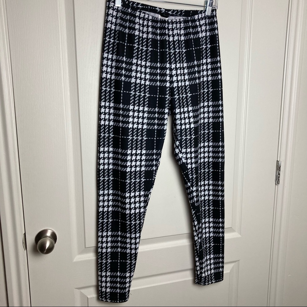 Shein Black And White Style Leggings Women's Size L (FIT LIKE A M)